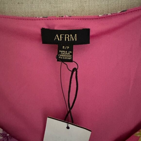 AFRM bright Pink floral front clasp cropped vest with cap sleeves NWT S - Picture 8 of 9